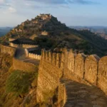 Top forts and palaces in Rajasthan featuring the magnificent Kumbhalgarh Fort and its famous 36-kilometre wall.